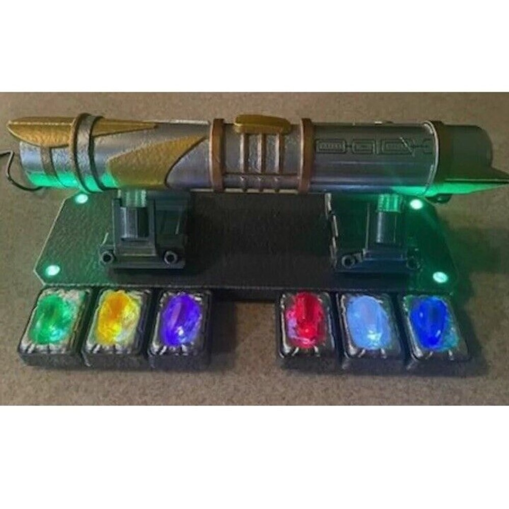 Disney Star Wars Galaxy's Edge 1 Lightsaber Hilt Stand & 2 Kyber Crystal… - Picture 4 of 6